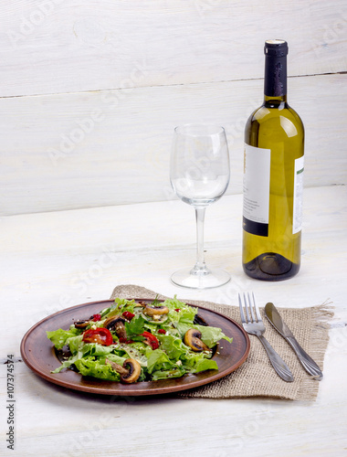 vegetable salad with mushrooms, tomatoes and sesame seeds with white wine