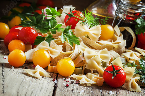 Obraz na plátně Italian food: Assorted dry pasta, herbs, garlic, red and yellow