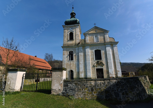 Church in village © luzkovyvagon.cz