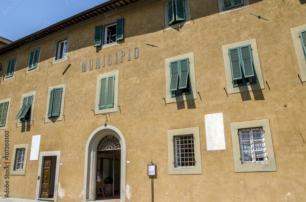 Lari e il suo castello dei Vicari.