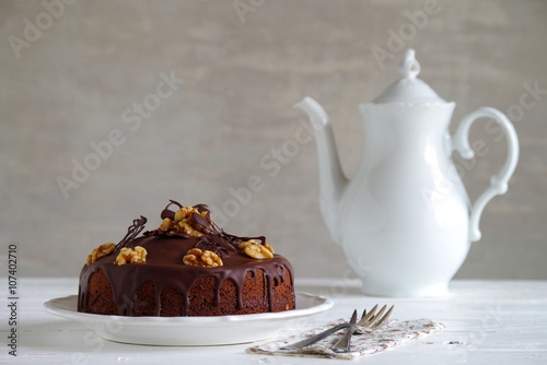 Schokoladenkuchen mit Walnüssen photo