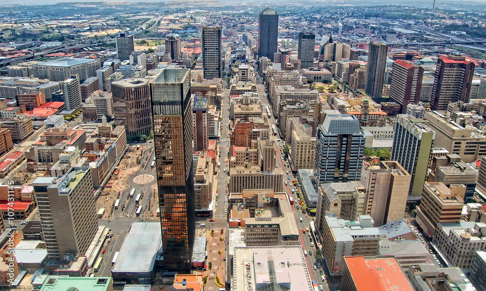 Obraz premium Wieżowce w Johannesburgu / Centralna dzielnica biznesowa Johannesburga to najgęstsza kolekcja drapaczy chmur w Afryce.