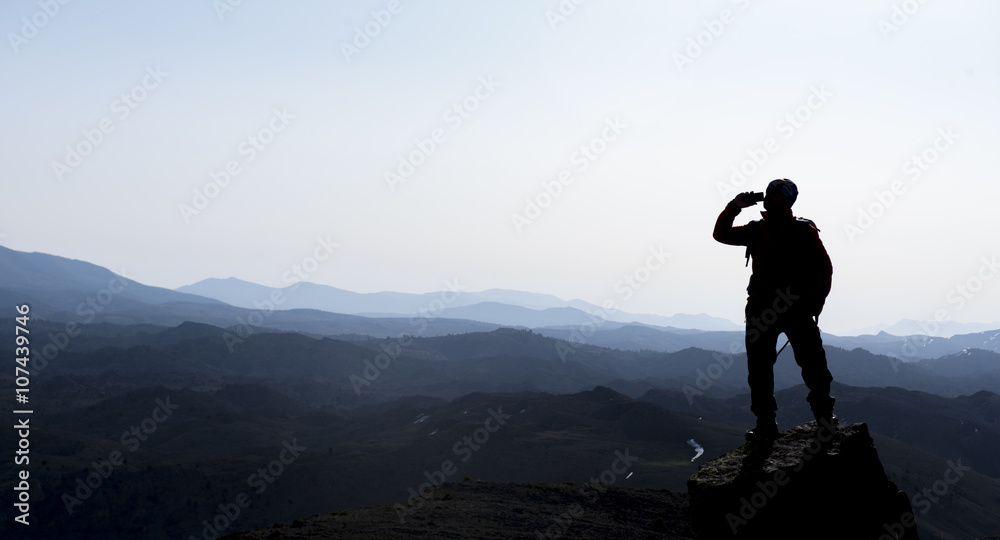 dağlarda telefonla iletişim kurmak