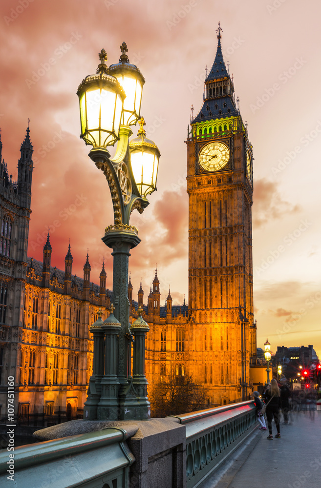 Fototapeta premium Sonnenuntergang über dem Big Ben in London