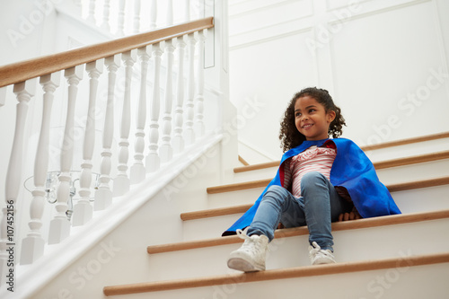 Φωτογραφία Girl Dressed Up As Superhero Playing Game On Stairs