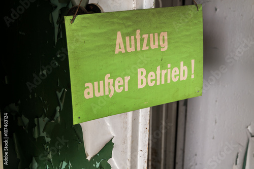 Aufzug außer Betrieb!