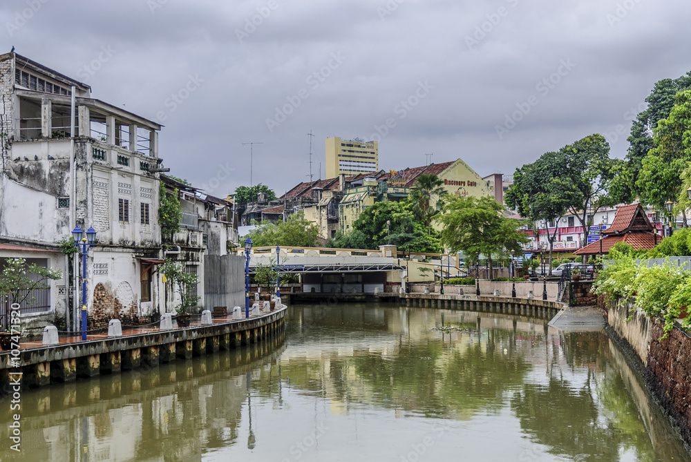 sight of the river sungay melaka to its step along the city of Melaca, in Malaysia