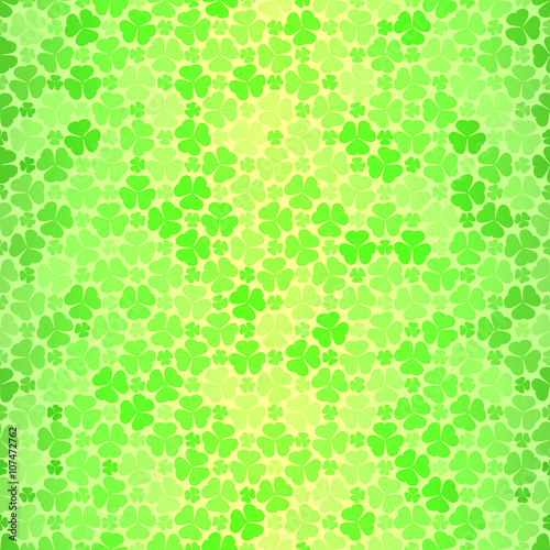 Seamless pattern with green clovers