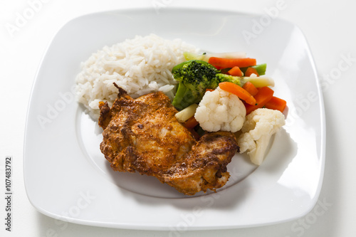 Tandoori chicken with rice and vegetables