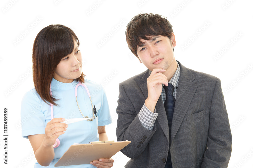 看護師と男性患者