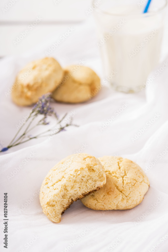 Cookies with white chocolate and coconut 