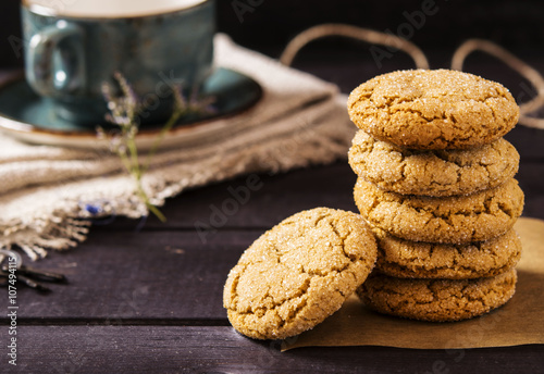 Soft ginger cookies with cracks 
