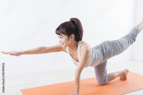 運動する女性