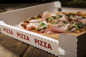 Fototapete Pizzeria Pizzakarton mit Schriftzug Detailansicht  © alex.pin