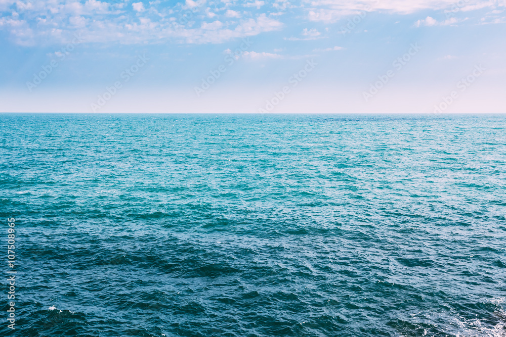 Obraz premium Sea Ocean And Blue Sky Background With Cloudscape in Summer. Vac