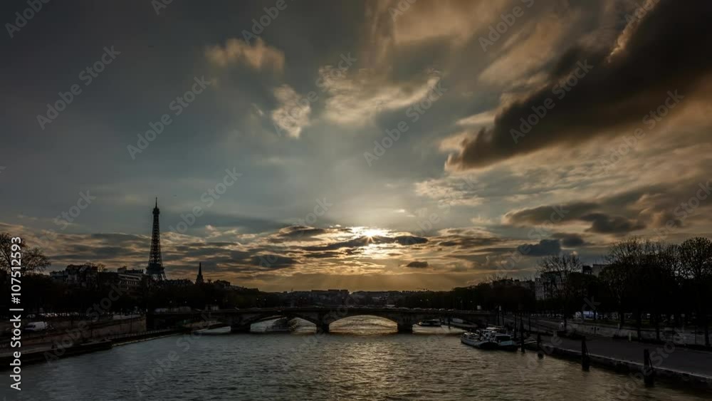 Time-Lapse, Paris, Coucher de Soleil sur la Tour Eiffel, Bords de Seine 