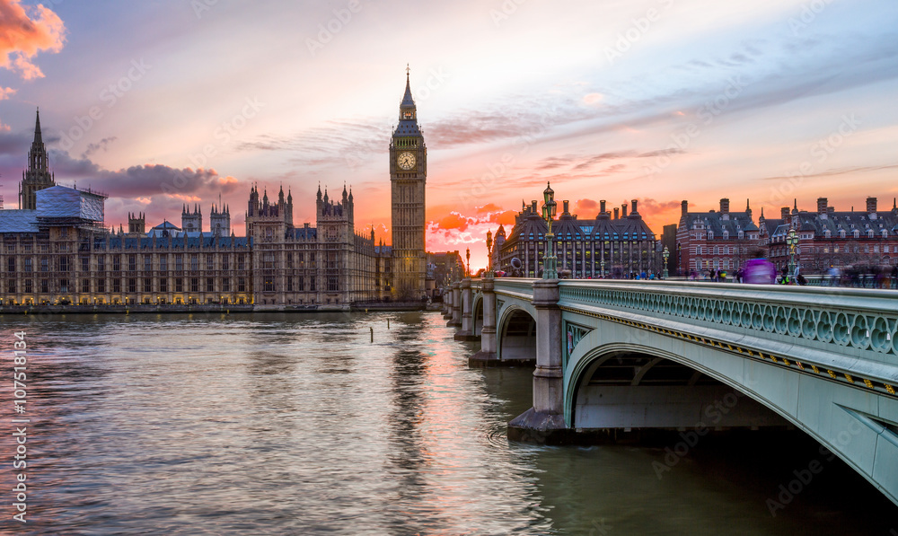 Sonnenuntergang über der City of Westminster in London