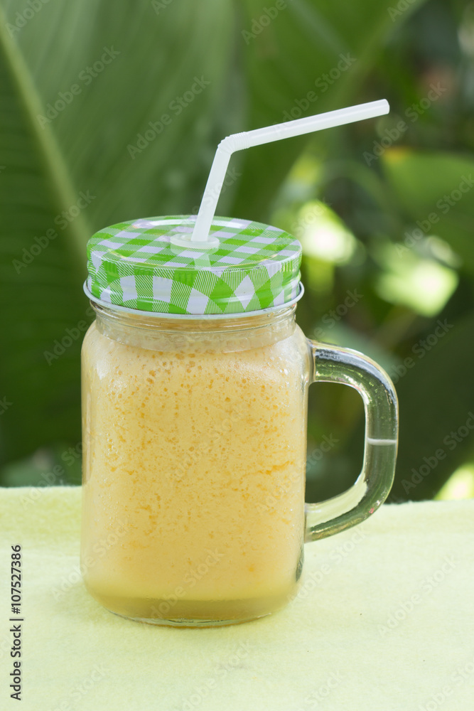 Fresh tropical fruit smoothies Fresh tropical fruit smoothies
