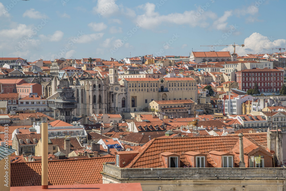 Obraz premium Stadtpanorama von Lissabon in sanftem Abendlicht