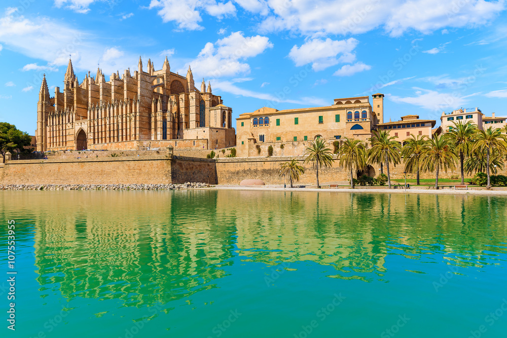 A view of famous La Seu Cathedral in Palma de Majorca, Spain A view of famous La Seu Cathedral in Palma de Majorca, Spain