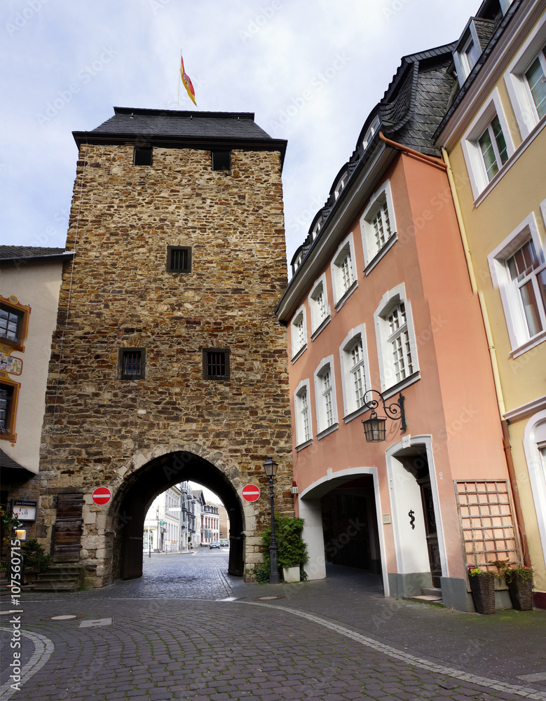 Niedertor und historische Stadtmauer