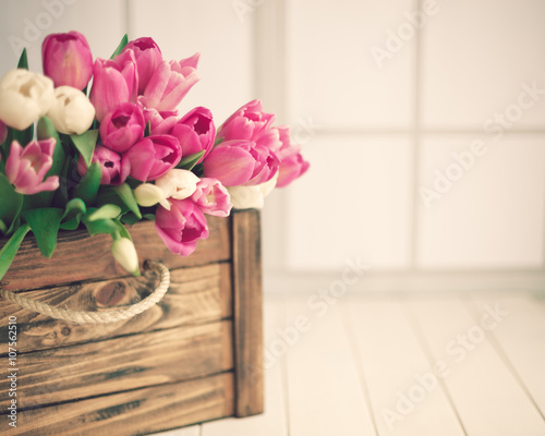Fototapeta Naklejka Na Ścianę i Meble -  Pink and white tulips in a vintage wood crate