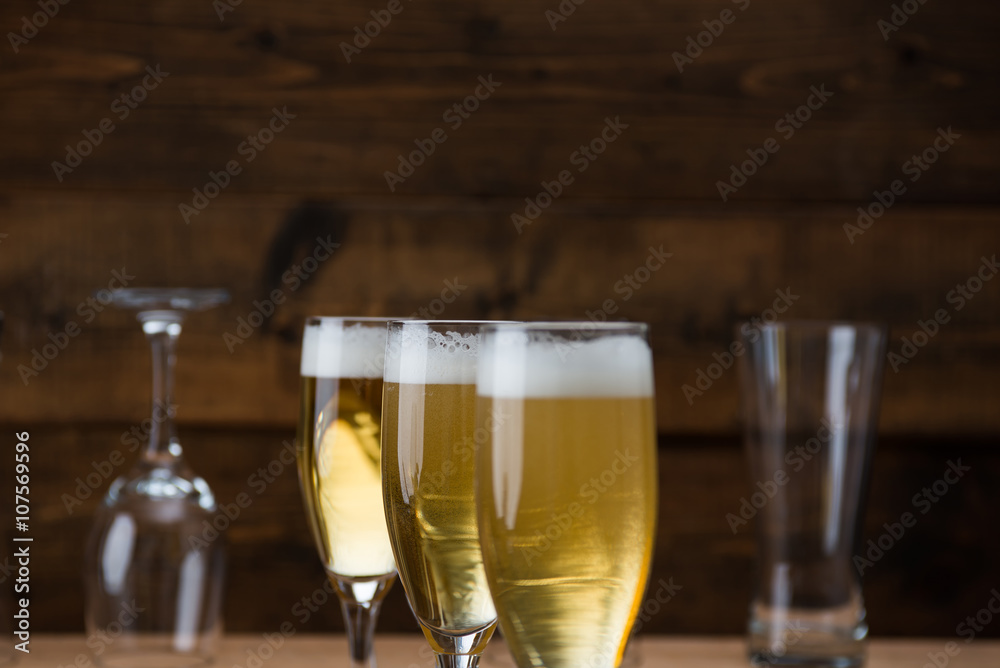 ビール、アルコール、グラス、グラスビール、バー、お酒、飲み会、乾杯 ビール、アルコール、グラス、グラスビール、バー、お酒、飲み会、乾杯