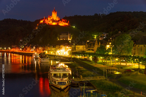 Moselufer und Reichsburg in Cochem photo