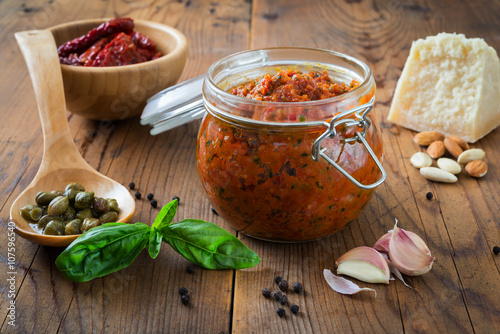 Pesto with dry tomatoes and almonds