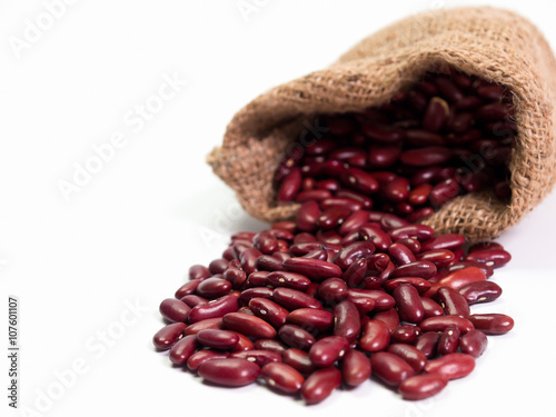 Red Kidney , Put it in the bag , Placed on a white background..