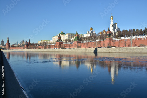 Moscow Kremlin and embankment of the Moscow river.