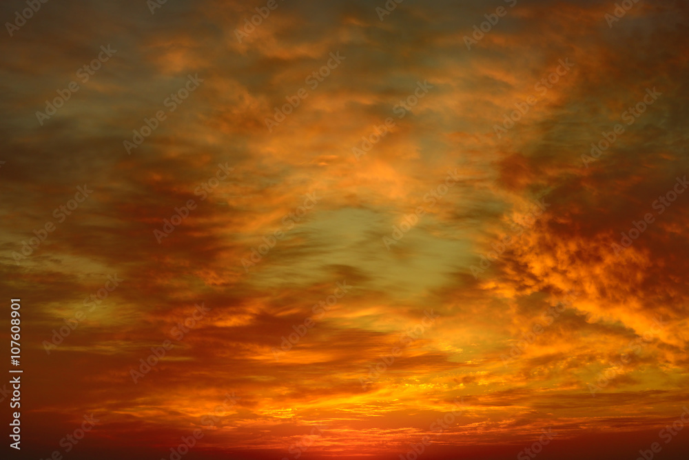 Obraz premium Beautiful bright sunset. Heavenly background.