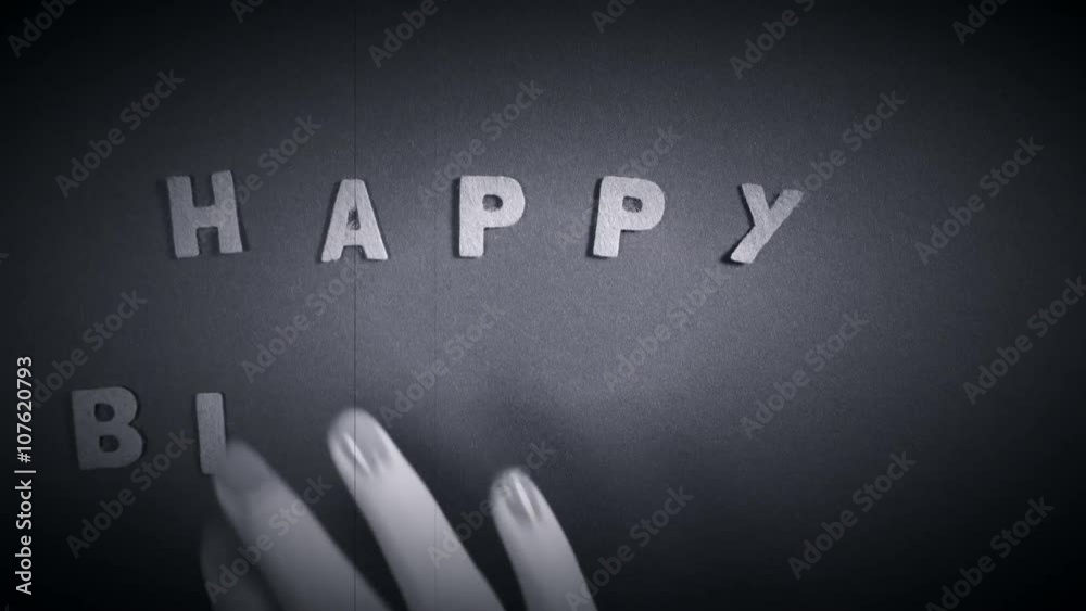 Happy Birthday geschrieben von Buchstaben im Nostalgie-Look