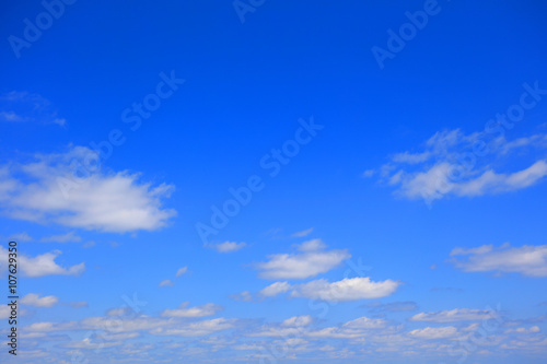 紺碧の空と夏雲 © sunabesyou