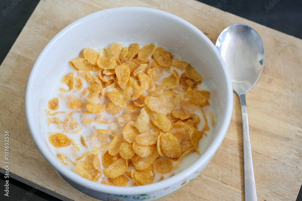 corn flakes with milk corn flakes with milk