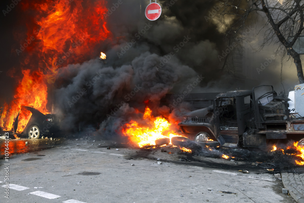 Φωτογραφία violent opposition of citizens