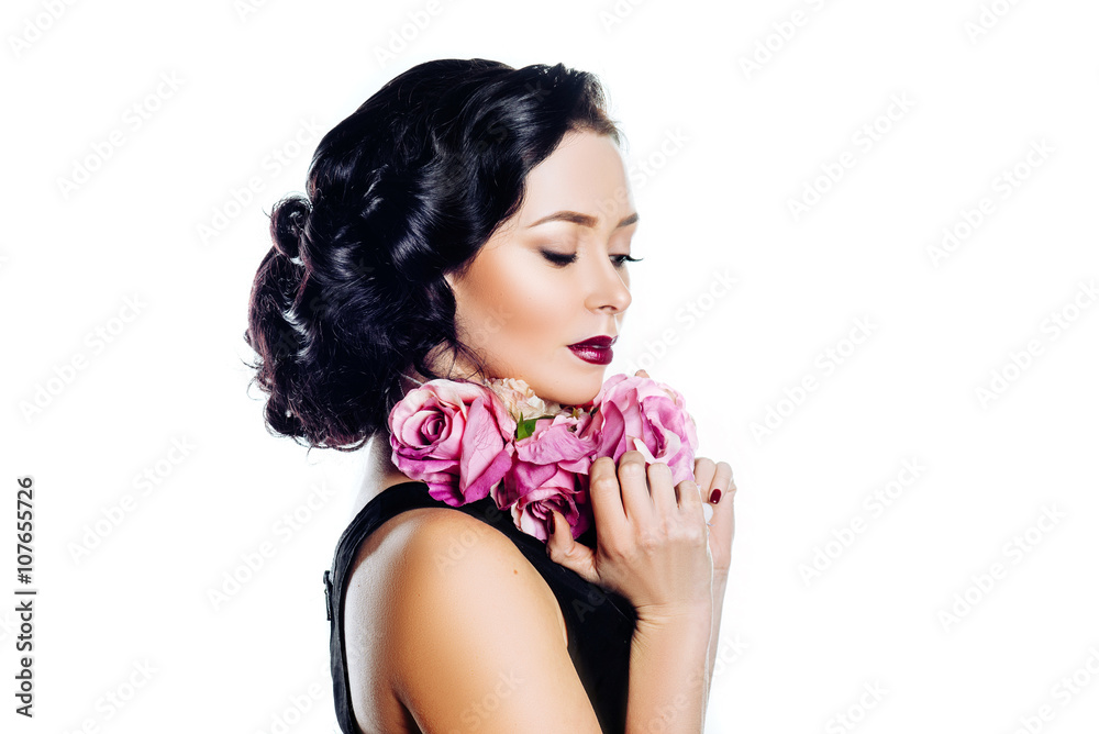 beautiful girl with flowers pink roses in hands. with manicure, hair and makeup in the studio on a white background
beautiful girl with flowers pink roses in hands. with manicure, hair and makeup in the studio on a white background
