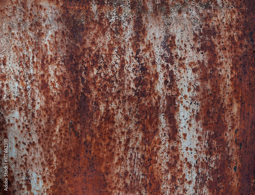 Steel walkway mats sprayed red rust
