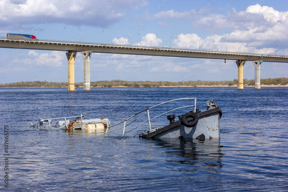 Fototapeta premium Boat wreck in a river