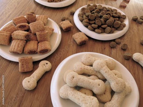 Amor por mi mascota. Snacks sabrosos para perros y cachorros. photo