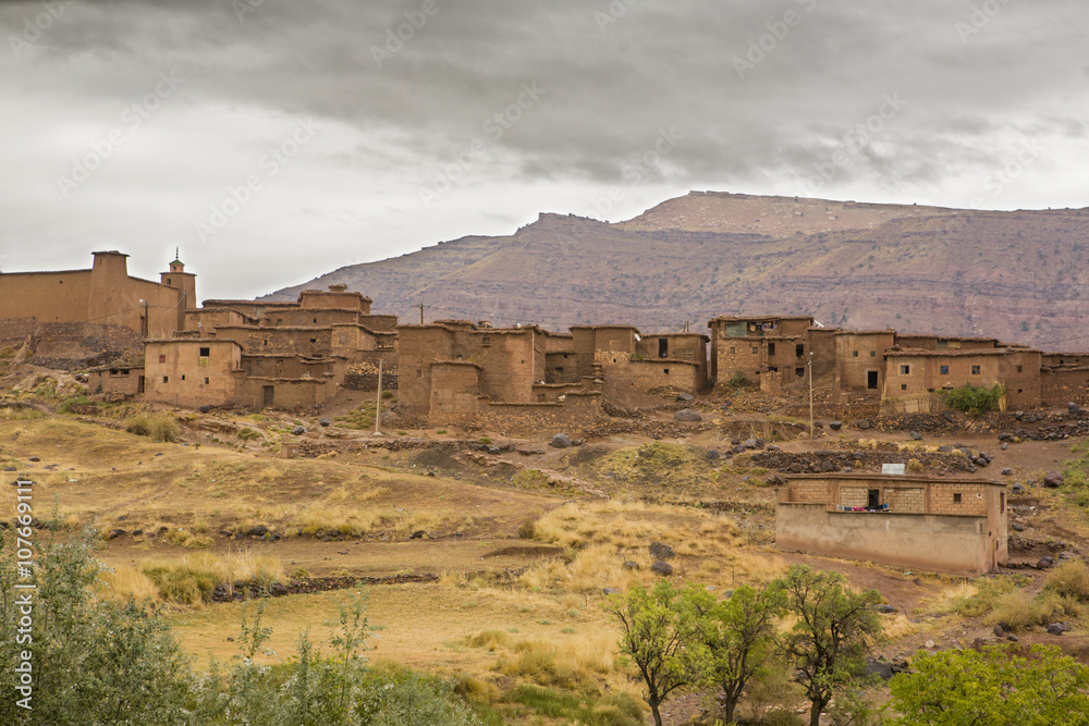 Fototapeta premium Atlas mountain town, Morocco
