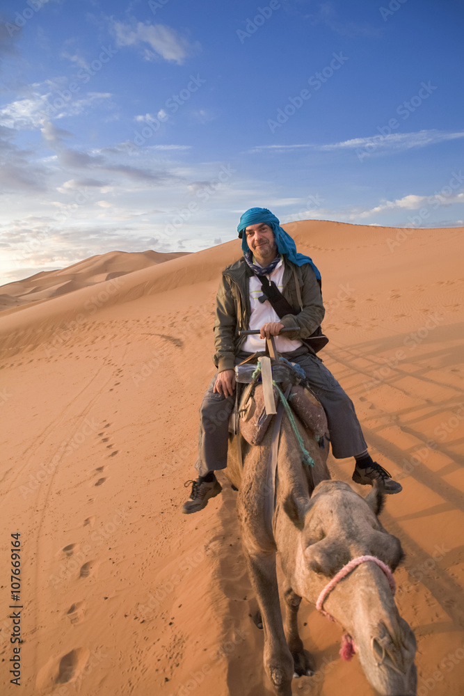 Naklejka premium Riding my camel