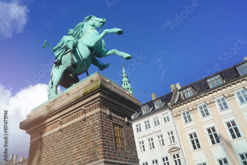 Hojbro Plads, Kunsthallen Nikolaj, statue d'Absalon, Copenhague photo