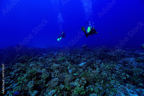 divers in fresh water