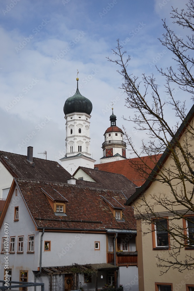 Obraz premium Stadtbild Giengen an der Brenz mit Kirchtürmen der Stadtkirche