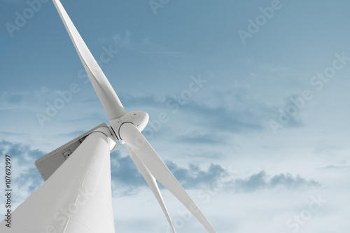 Windgenerator mit Himmel Hintergrund - Technologie