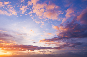 Canvas schilderij Hemel Schemerlucht met zachte avondwolken  © canjoena