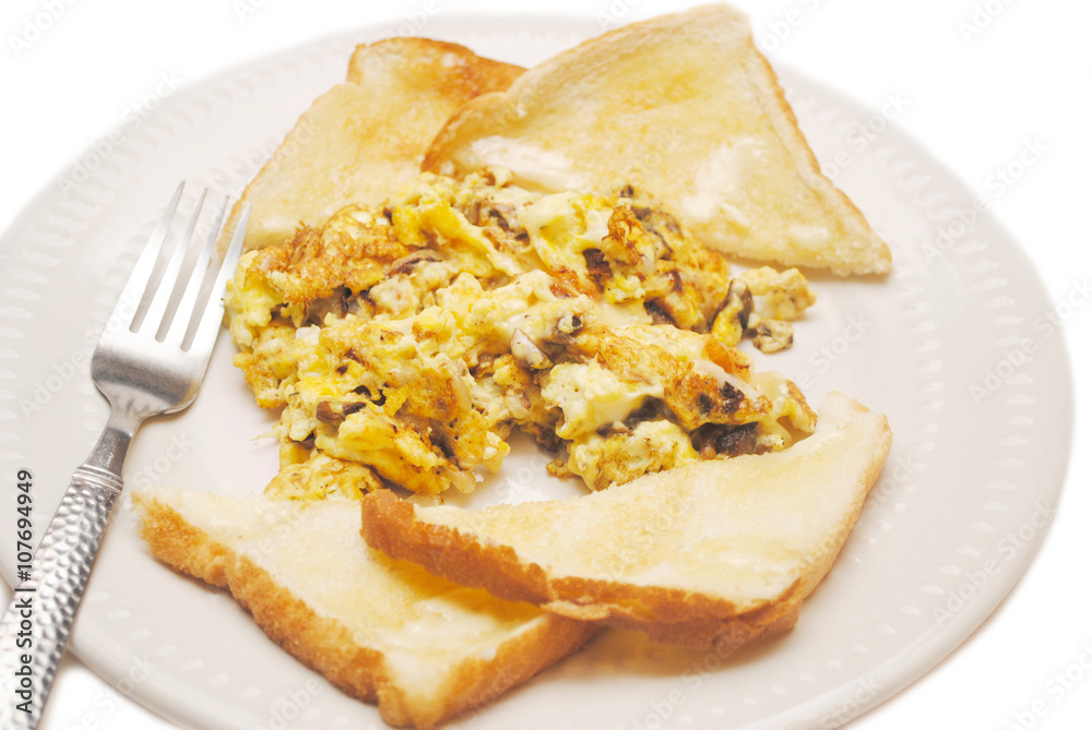 Scrambled Eggs with Mushrooms & Onions Served with Toast Scrambled Eggs with Mushrooms & Onions Served with Toast