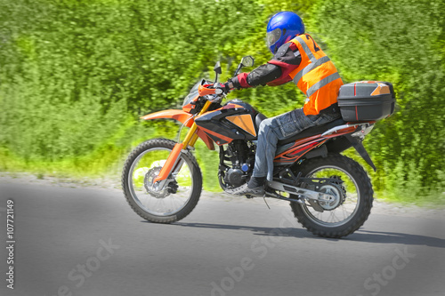 Fototapeta Naklejka Na Ścianę i Meble -  motorcyclist biker fast riding