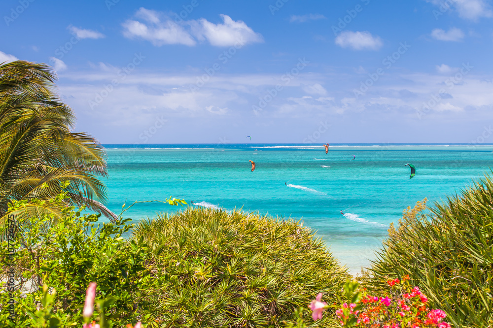  voiles sur le lagon de Mourouk, île Rodrigues 